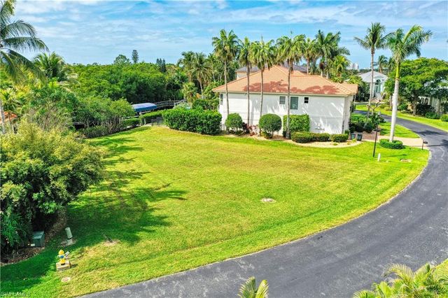 9124 Brendan River CT, Bonita Springs, FL 34135