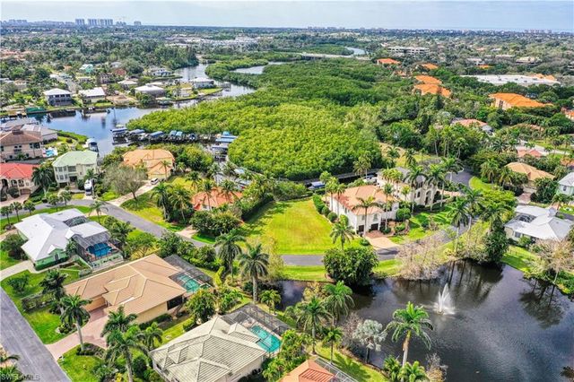 9124 Brendan River CT, Bonita Springs, FL 34135