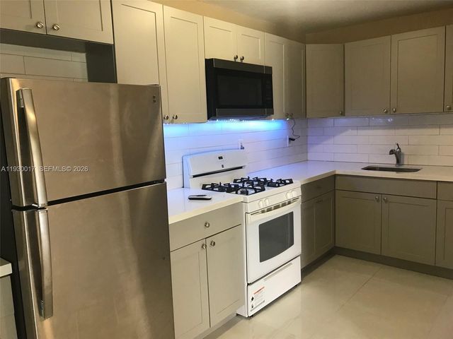 4550 SW 67th Ave 7, Miami, FL 33155