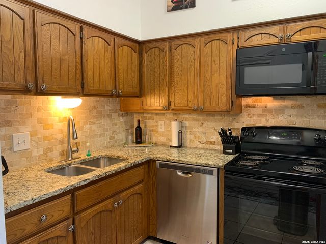 18035 FM 306 Apt 104, Canyon Lake, TX 78133