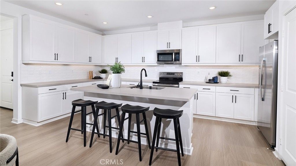 Image 11 of property listing at 12903 Paradiso Dr 301, Eastvale, CA 92880