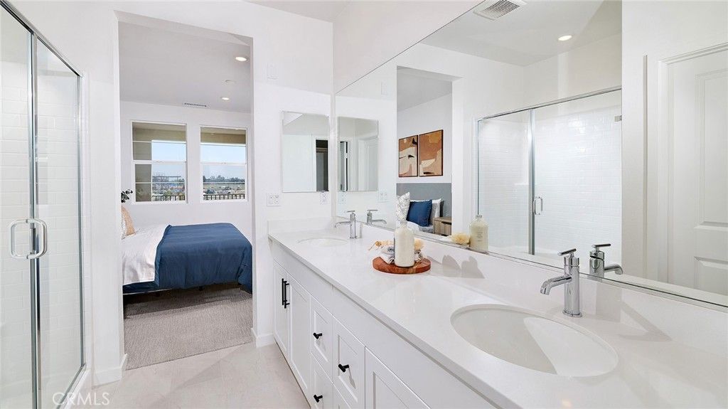 Image 14 of property listing at 12903 Paradiso Dr 301, Eastvale, CA 92880
