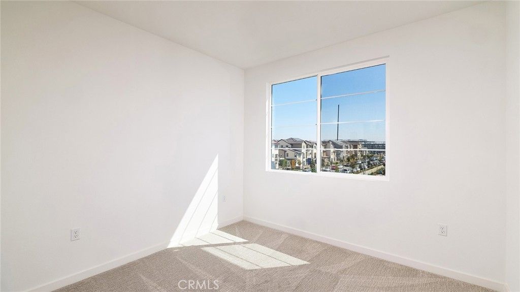 Image 16 of property listing at 12903 Paradiso Dr 301, Eastvale, CA 92880