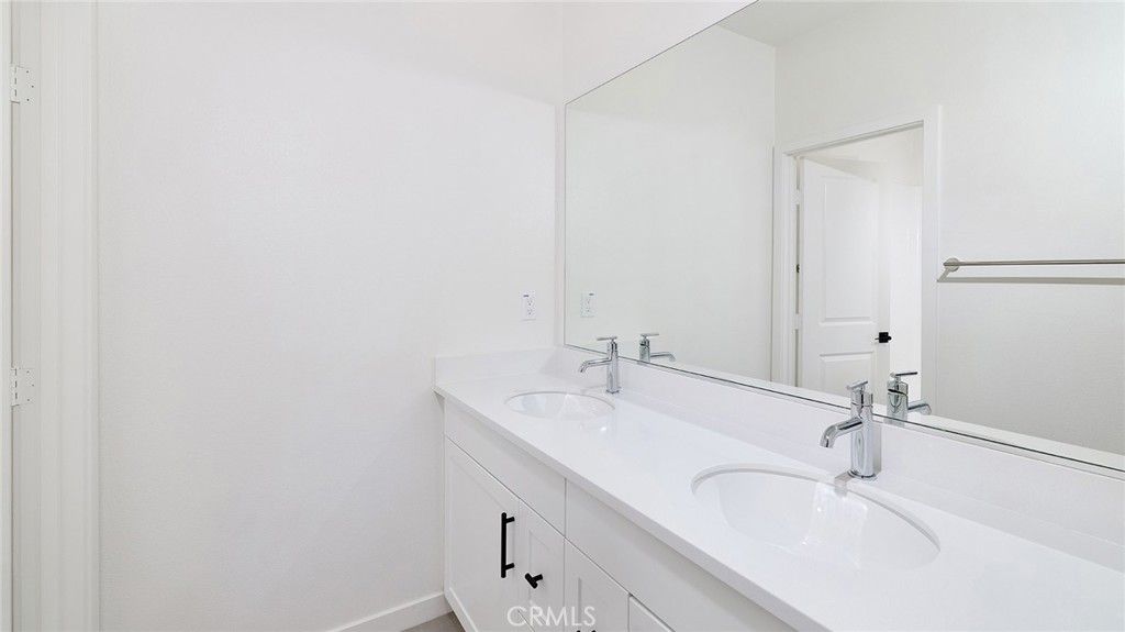 Image 17 of property listing at 12903 Paradiso Dr 301, Eastvale, CA 92880