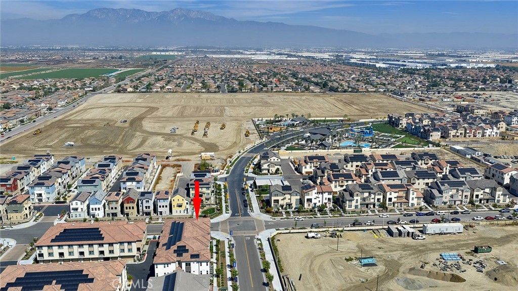 Image 25 of property listing at 12903 Paradiso Dr 301, Eastvale, CA 92880