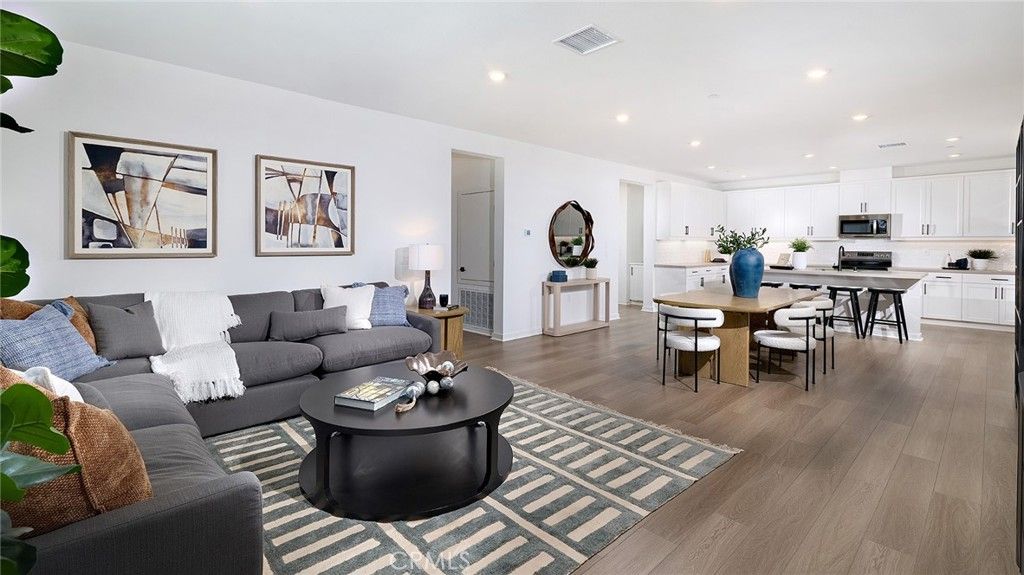 Image 8 of property listing at 12903 Paradiso Dr 301, Eastvale, CA 92880