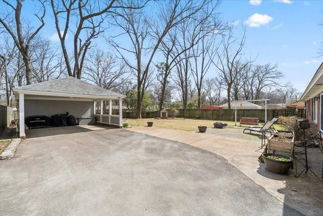 1044 KINGS PARK RD, Memphis, TN 38117