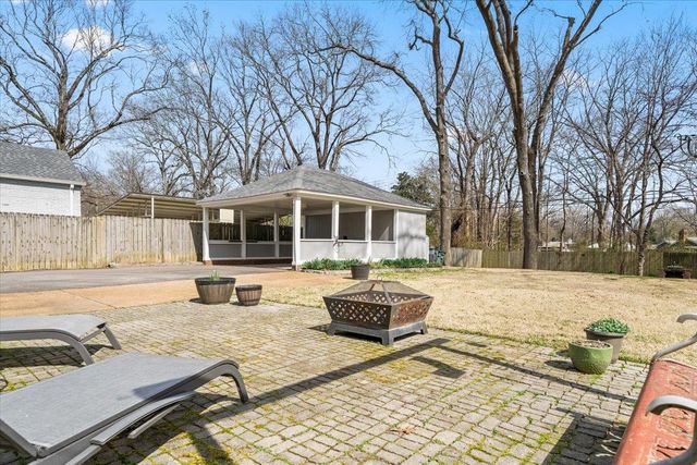 1044 KINGS PARK RD, Memphis, TN 38117