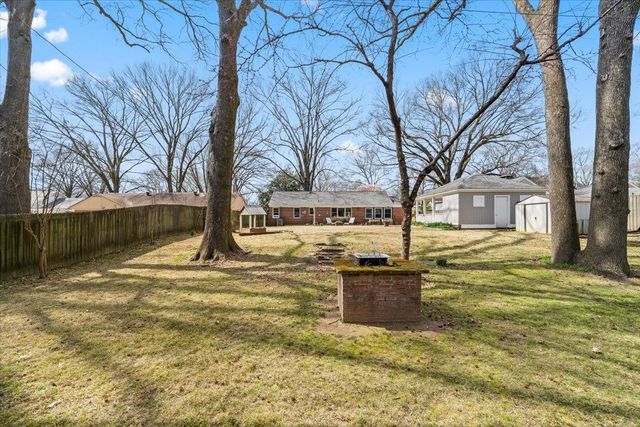 1044 KINGS PARK RD, Memphis, TN 38117