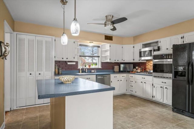 1044 KINGS PARK RD, Memphis, TN 38117