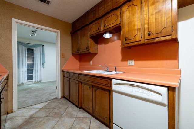 6236 Trail Lake Drive, Fort Worth, TX 76133