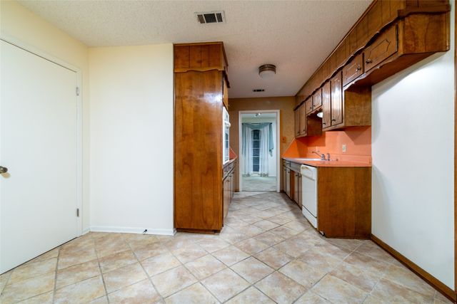 6236 Trail Lake Drive, Fort Worth, TX 76133