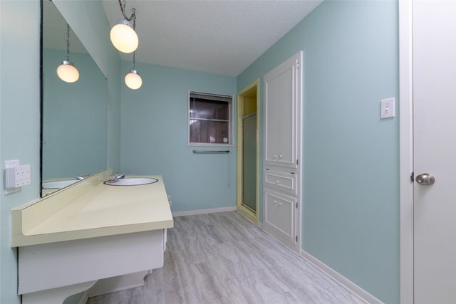 6236 Trail Lake Drive, Fort Worth, TX 76133