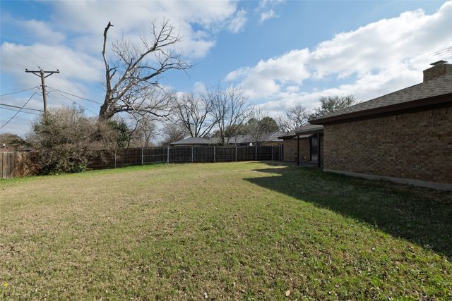 6236 Trail Lake Drive, Fort Worth, TX 76133