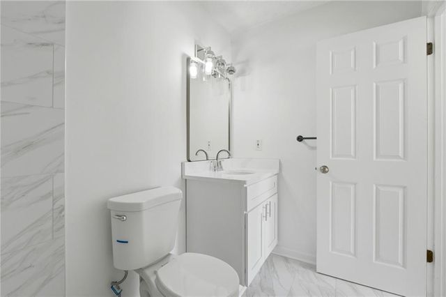 129 Sandalwood Cir, Lawrenceville, GA 30046