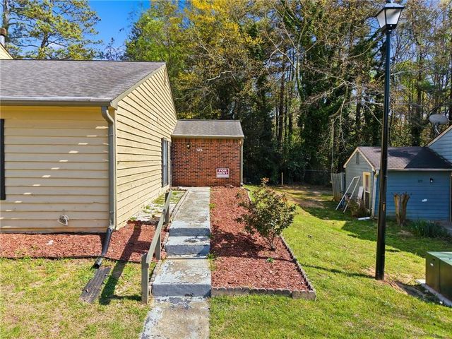 129 Sandalwood Cir, Lawrenceville, GA 30046