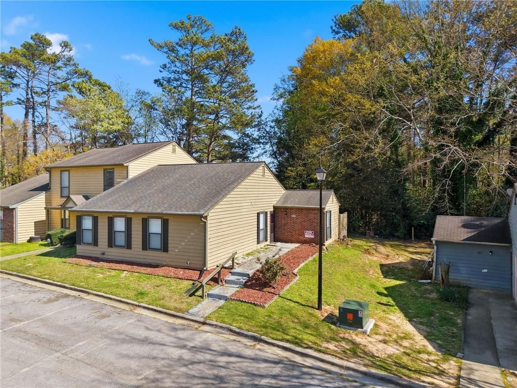 129 Sandalwood Cir, Lawrenceville, GA 30046