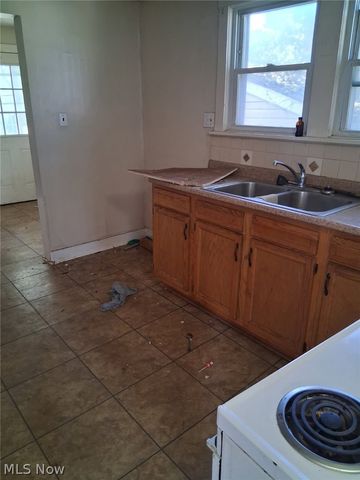 106 Shaker Drive, Akron, OH 44305