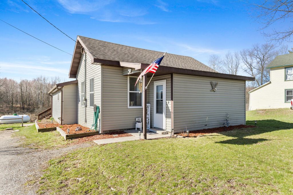 517 W Fenwick Road, Fairplain Twp, MI 48834