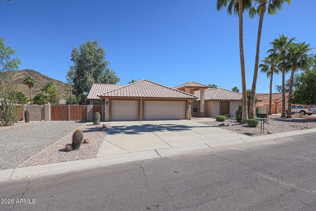 5542 W NORTHWOOD Drive, Glendale, AZ 85310 — exterior