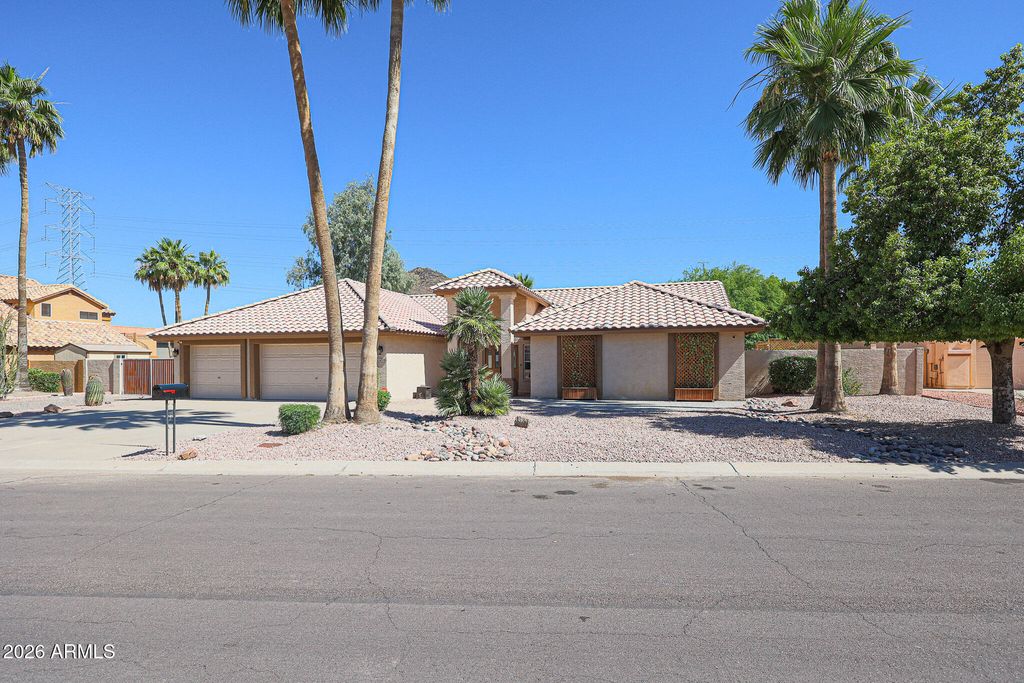 5542 W NORTHWOOD Drive, Glendale, AZ 85310 — photo 3