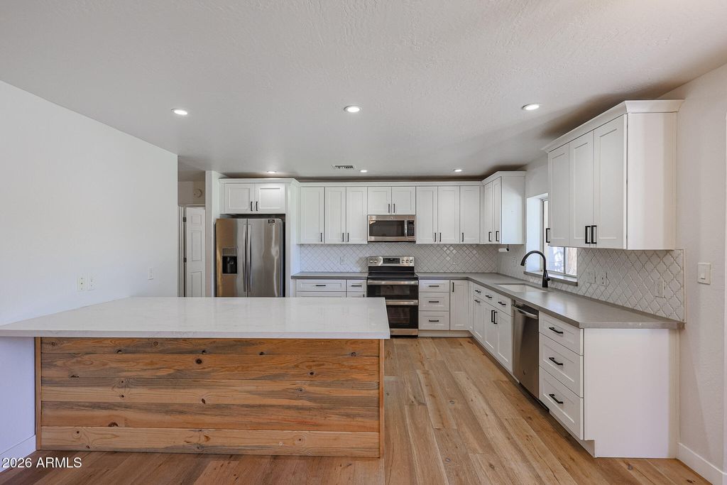 5542 W NORTHWOOD Drive, Glendale, AZ 85310 — photo 5