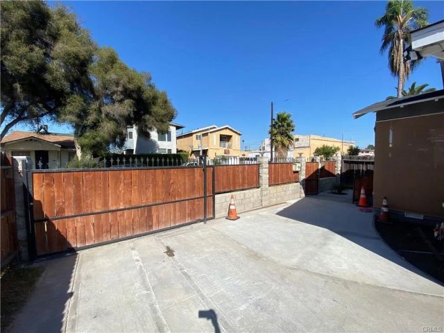 1018 W 67th, Los Angeles, CA 90044