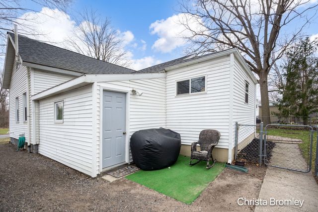 517 Front Street, Lowell City, MI 49331