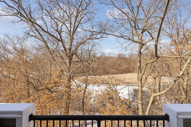 6050 Chasewood Parkway 202, Hopkins, MN 55343