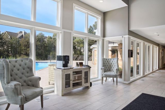 6050 Chasewood Parkway 202, Hopkins, MN 55343