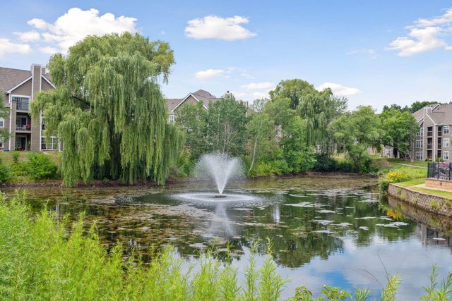 6050 Chasewood Parkway 202, Hopkins, MN 55343