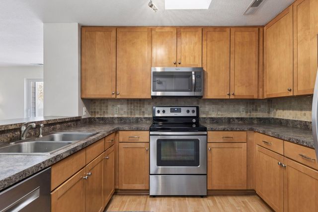 6050 Chasewood Parkway 202, Hopkins, MN 55343