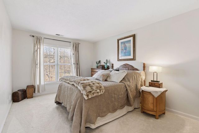 6050 Chasewood Parkway 202, Hopkins, MN 55343