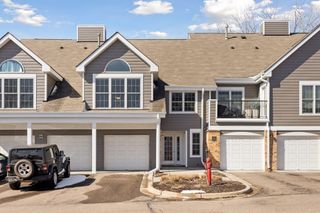 6050 Chasewood Parkway 202, Hopkins, MN 55343