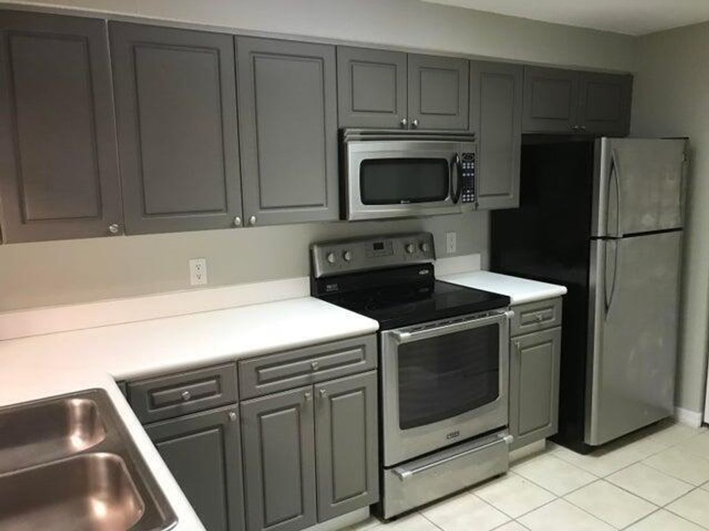 3023 Alcazar Place 202, Palm Beach Gardens, FL 33410