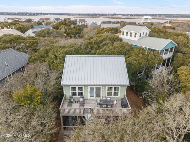 109 Sea Urchin Court, Surf City, NC 28445