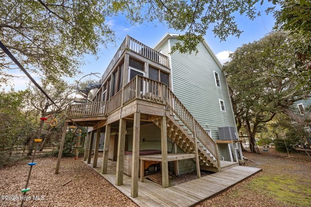 109 Sea Urchin Court, Surf City, NC 28445