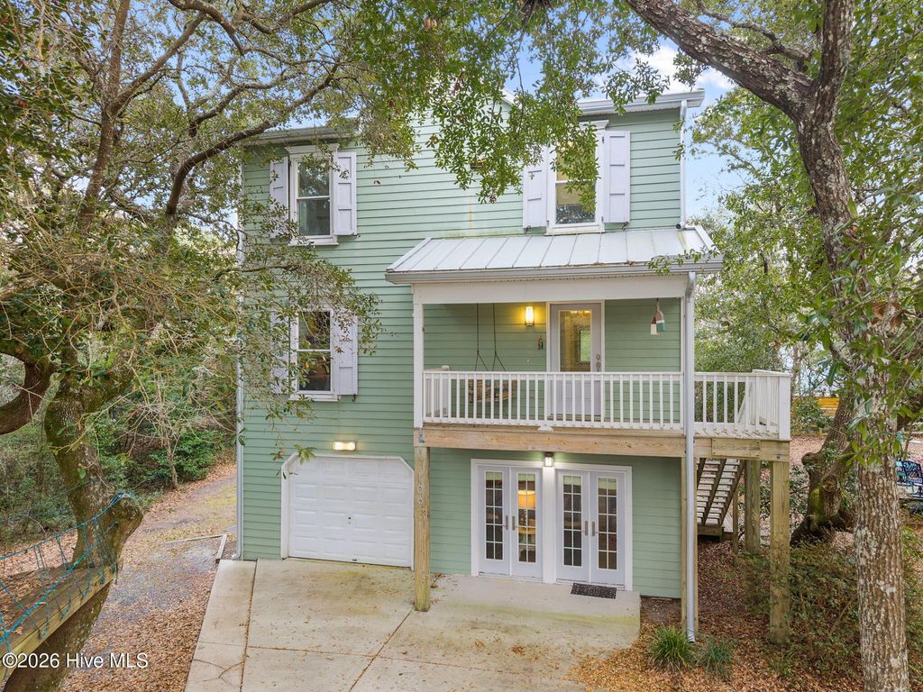 109 Sea Urchin Court, Surf City, NC 28445