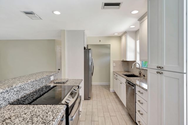713 Gumtree Road, North Palm Beach, FL 33408