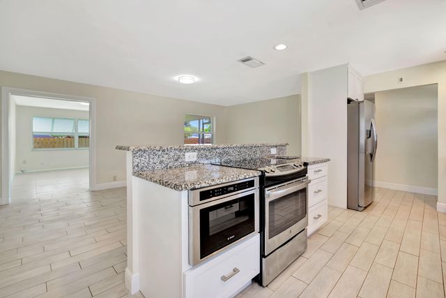 713 Gumtree Road, North Palm Beach, FL 33408