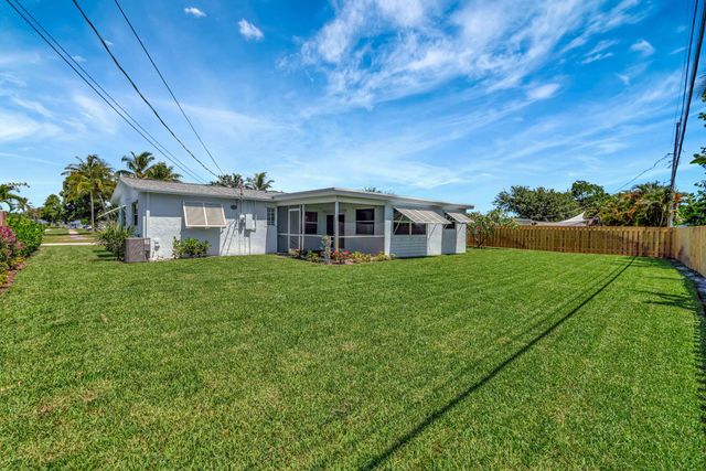 713 Gumtree Road, North Palm Beach, FL 33408