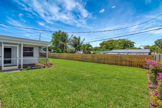 713 Gumtree Road, North Palm Beach, FL 33408