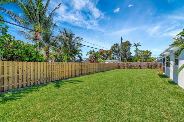 713 Gumtree Road, North Palm Beach, FL 33408