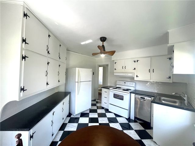 45 Woodlawn Avenue 3, Bristol, RI 02809