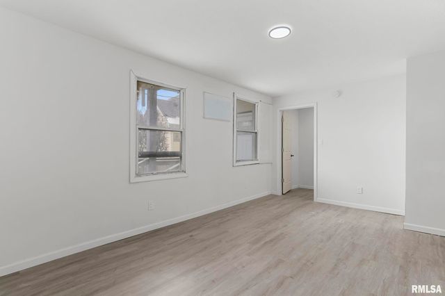 910 S 2ND Street, Springfield, IL 62704