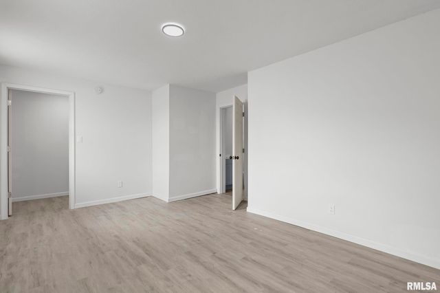 910 S 2ND Street, Springfield, IL 62704