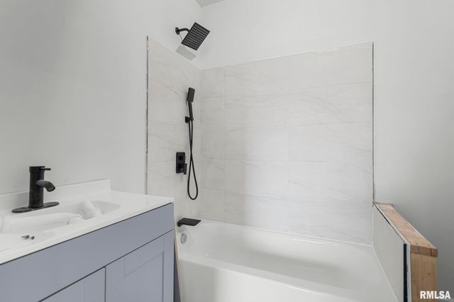 910 S 2ND Street, Springfield, IL 62704