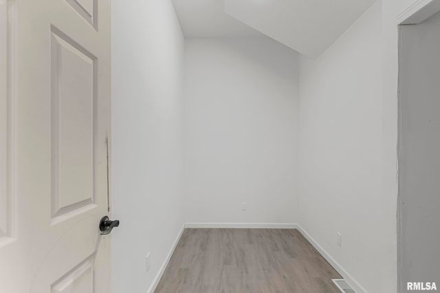 910 S 2ND Street, Springfield, IL 62704