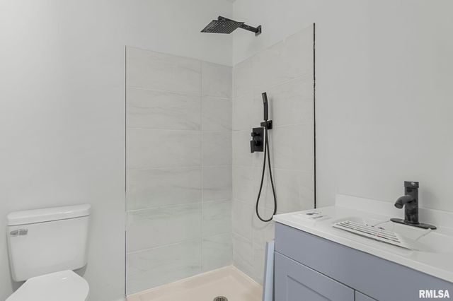 910 S 2ND Street, Springfield, IL 62704