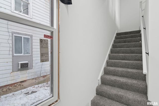 910 S 2ND Street, Springfield, IL 62704